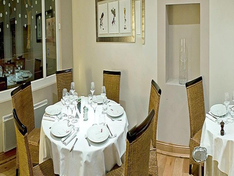 Отель Logis Auberge Cote Jardin Лезиньян-Корбьер Экстерьер фото