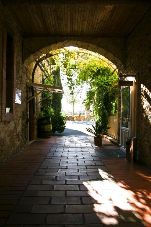 Отель Logis Auberge Cote Jardin Лезиньян-Корбьер Экстерьер фото