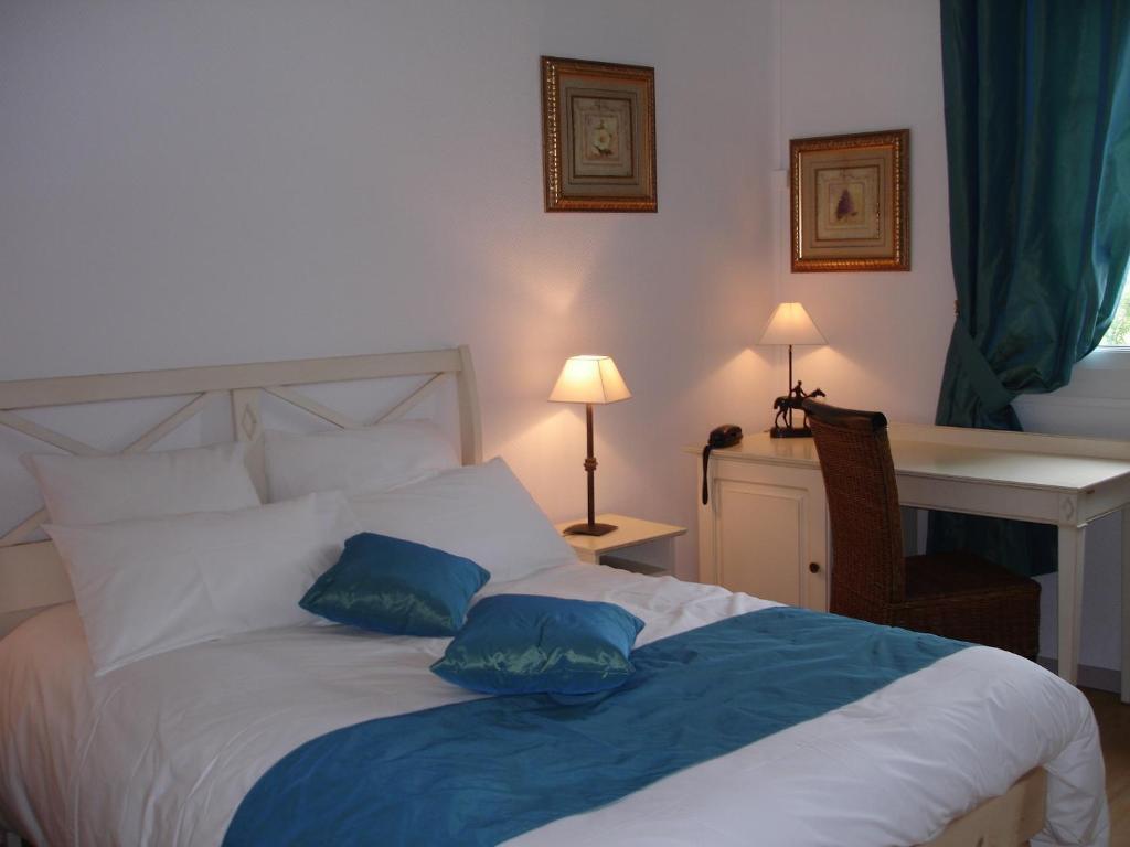 Отель Logis Auberge Cote Jardin Лезиньян-Корбьер Номер фото