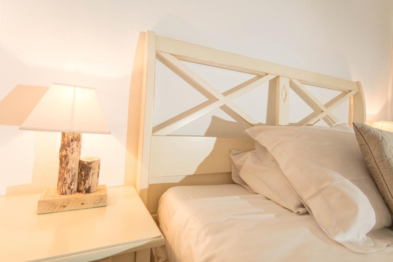 Отель Logis Auberge Cote Jardin Лезиньян-Корбьер Экстерьер фото