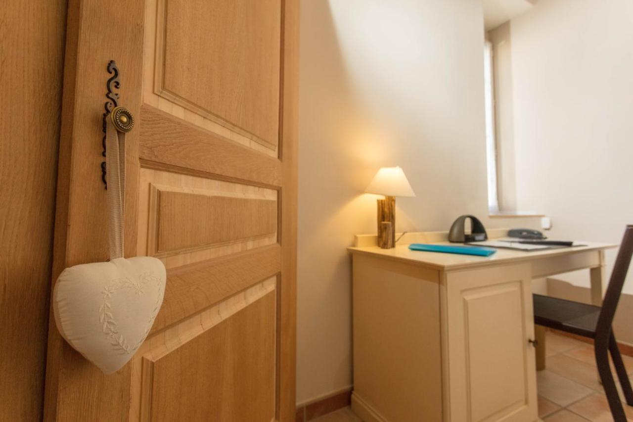 Отель Logis Auberge Cote Jardin Лезиньян-Корбьер Экстерьер фото