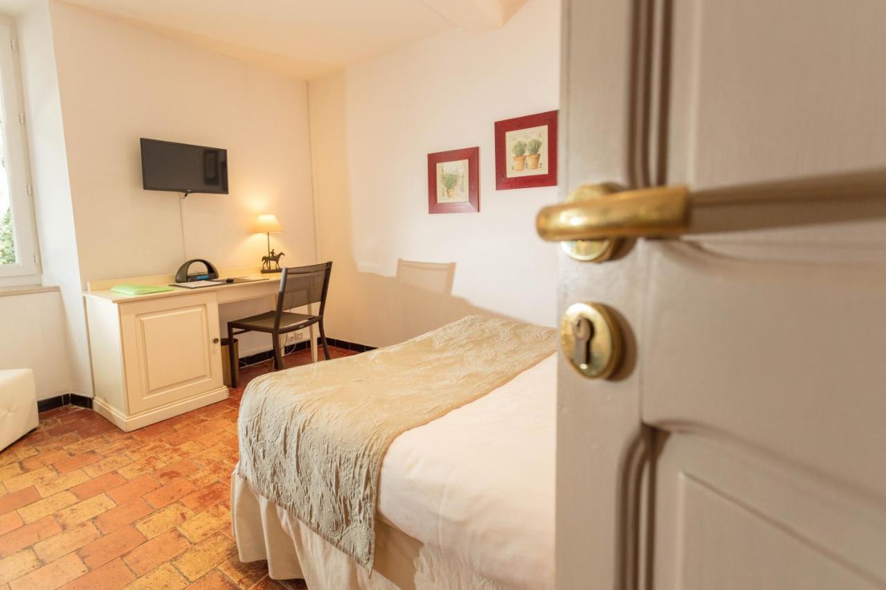 Отель Logis Auberge Cote Jardin Лезиньян-Корбьер Экстерьер фото
